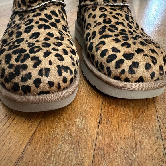 UGG Classic Ultra Mini Leopard Print Size 7 - Picture 11 of 12